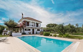 Villa Lola